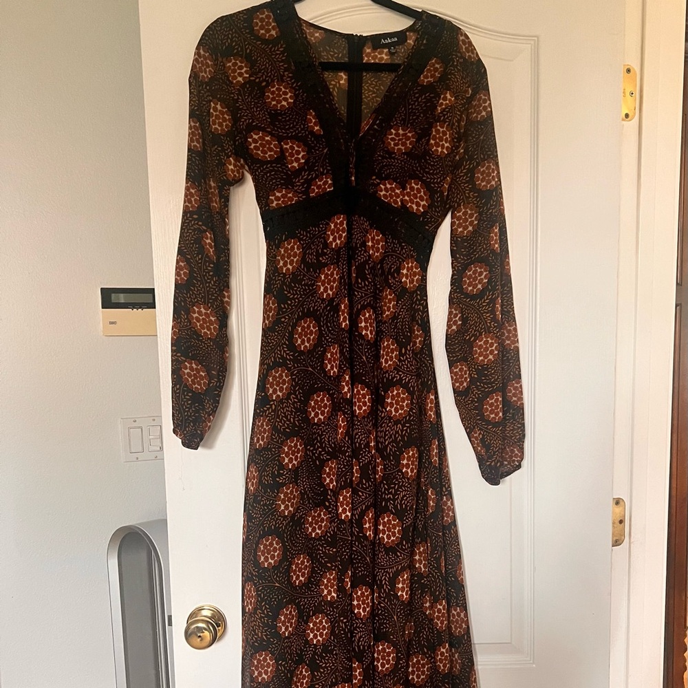 Aakaa Black and Brown Long Sleeve Dress